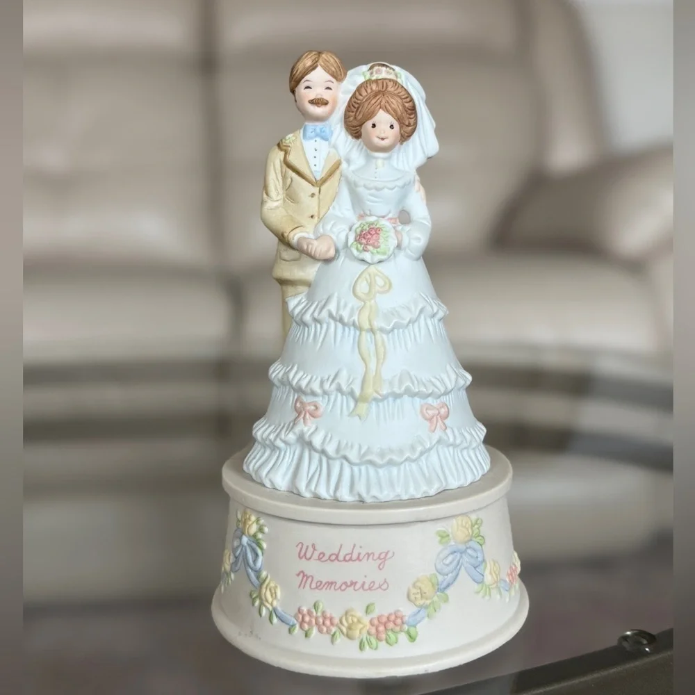 Vintage Wedding Memories Musical Figurine